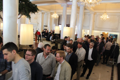 D&eacute;gustation des Bordeaux primeurs 2014 - 15:00 pr&eacute;cises : la foule se presse d&eacute;j&agrave; &agrave; l'entr&eacute;e