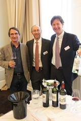 D&eacute;gustation des Bordeaux primeurs 2014 - Le d&eacute;gustateur Jean Solis, Daniel Gazzar et Eric Perrin du Ch&acirc;teau Carbonnieux (Pessac-L&eacute;ognan)