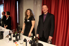 D&eacute;gustation des Bordeaux primeurs 2015 - Sybil Marquet du Ch&acirc;teau Sociando-Mallet (Haut-M&eacute;doc) et Fabrice Pella pour Rollan de By (M&eacute;doc)