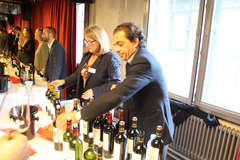 D&eacute;gustation des Bordeaux primeurs 2015 - Fabienne Durou du Ch&acirc;teau Pichon-Longueville Comtesse de Lalande (Pauillac) et David Launay des Ch&acirc;teau Meyney et Grand Puy-Ducasse
