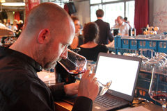 D&eacute;gustation des Bordeaux primeurs 2015 - Adrian van Velsen, le bloggeur de vvwine.ch